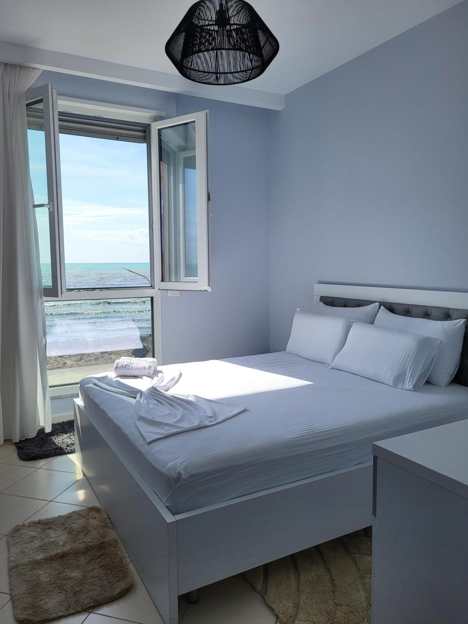 Alex'S Apartment 2 Durrës Exteriör bild